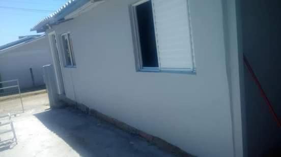 KITNET 01 em TORRES-RS - MELHOR CUSTO BENEFICIO na mais bela praia Gaúcha - cozinha - banheiro - ar condicionado - Smart TV 32' Android Apps Youtube - Netflix - Prime Vídeo e Wi-Fi - Estacionamento - Acomoda até 4 pessoas - Anfitriã Superhost no BnB Esterno foto