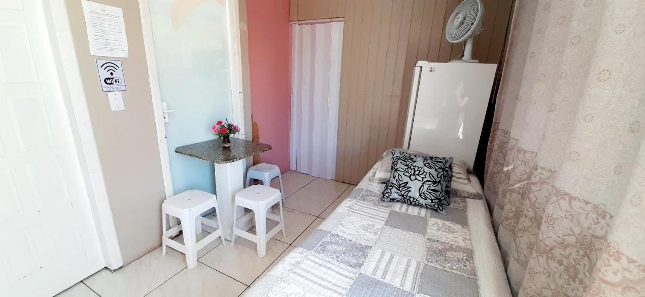 KITNET 01 em TORRES-RS - MELHOR CUSTO BENEFICIO na mais bela praia Gaúcha - cozinha - banheiro - ar condicionado - Smart TV 32' Android Apps Youtube - Netflix - Prime Vídeo e Wi-Fi - Estacionamento - Acomoda até 4 pessoas - Anfitriã Superhost no BnB Esterno foto