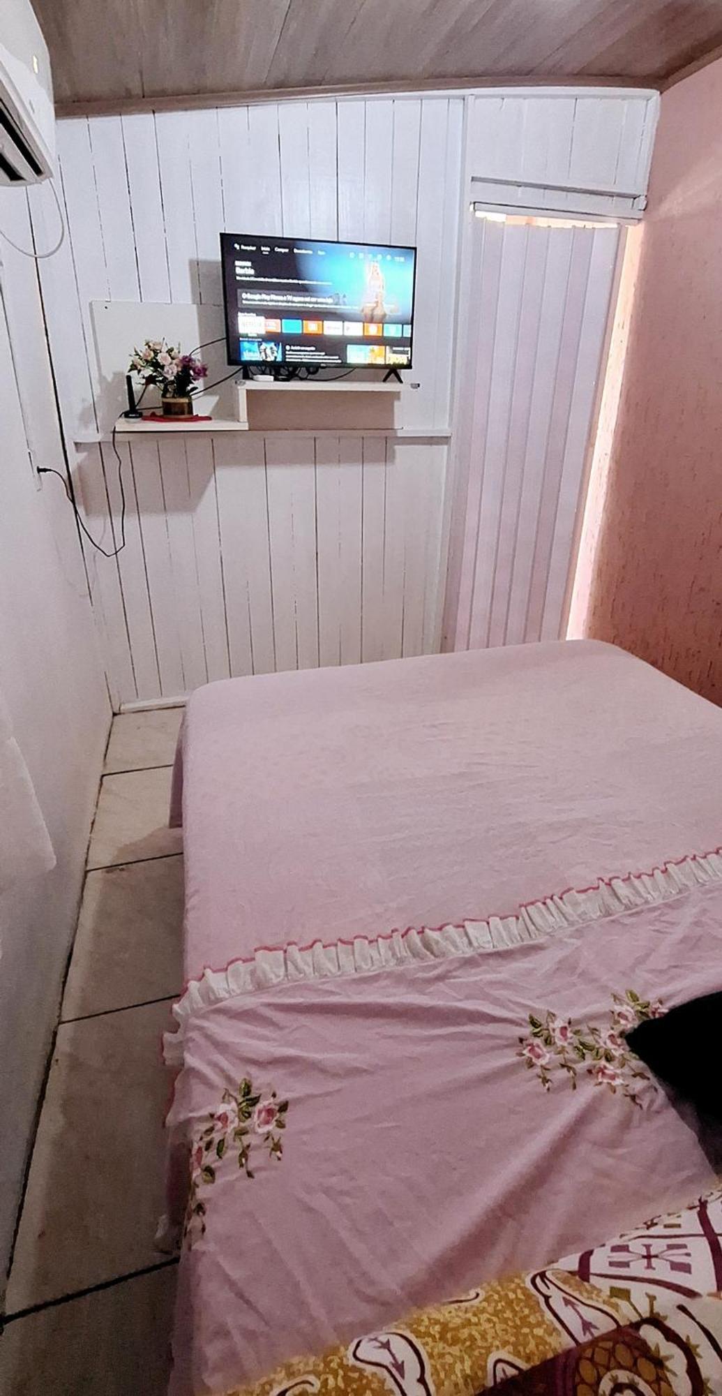 KITNET 01 em TORRES-RS - MELHOR CUSTO BENEFICIO na mais bela praia Gaúcha - cozinha - banheiro - ar condicionado - Smart TV 32' Android Apps Youtube - Netflix - Prime Vídeo e Wi-Fi - Estacionamento - Acomoda até 4 pessoas - Anfitriã Superhost no BnB Esterno foto
