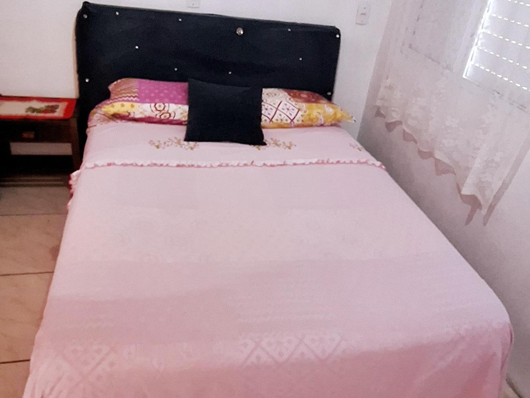 KITNET 01 em TORRES-RS - MELHOR CUSTO BENEFICIO na mais bela praia Gaúcha - cozinha - banheiro - ar condicionado - Smart TV 32' Android Apps Youtube - Netflix - Prime Vídeo e Wi-Fi - Estacionamento - Acomoda até 4 pessoas - Anfitriã Superhost no BnB Esterno foto